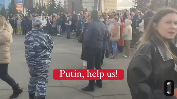 2 Nguoi Nga Cau Cuu Ong Putin Sau Khi De Vo