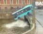 Xe buýt lao xuống sông ở Nga, 7 người thiệt mạng