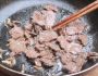 Xào thịt bò chớ để dầu sôi mới đổ vào: Làm một bước ngay từ công đoạn ướp, đảm bảo thịt ngon, không dai