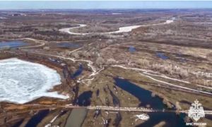 Hàng ngàn gia đình Nga phải sơ tán vì vỡ đê sông Ural