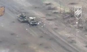 Lữ đoàn Azov của Ukraine tung video phá hủy đoàn xe tăng Nga