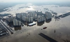 Putin kêu gọi bảo vệ các khu vực bị lũ lụt khỏi nạn cướp bóc